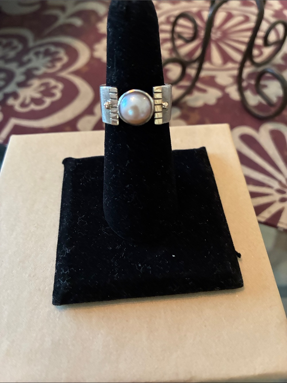 Silpada sterling silver ring with an iridescent freshwater, pearl. Size 8.